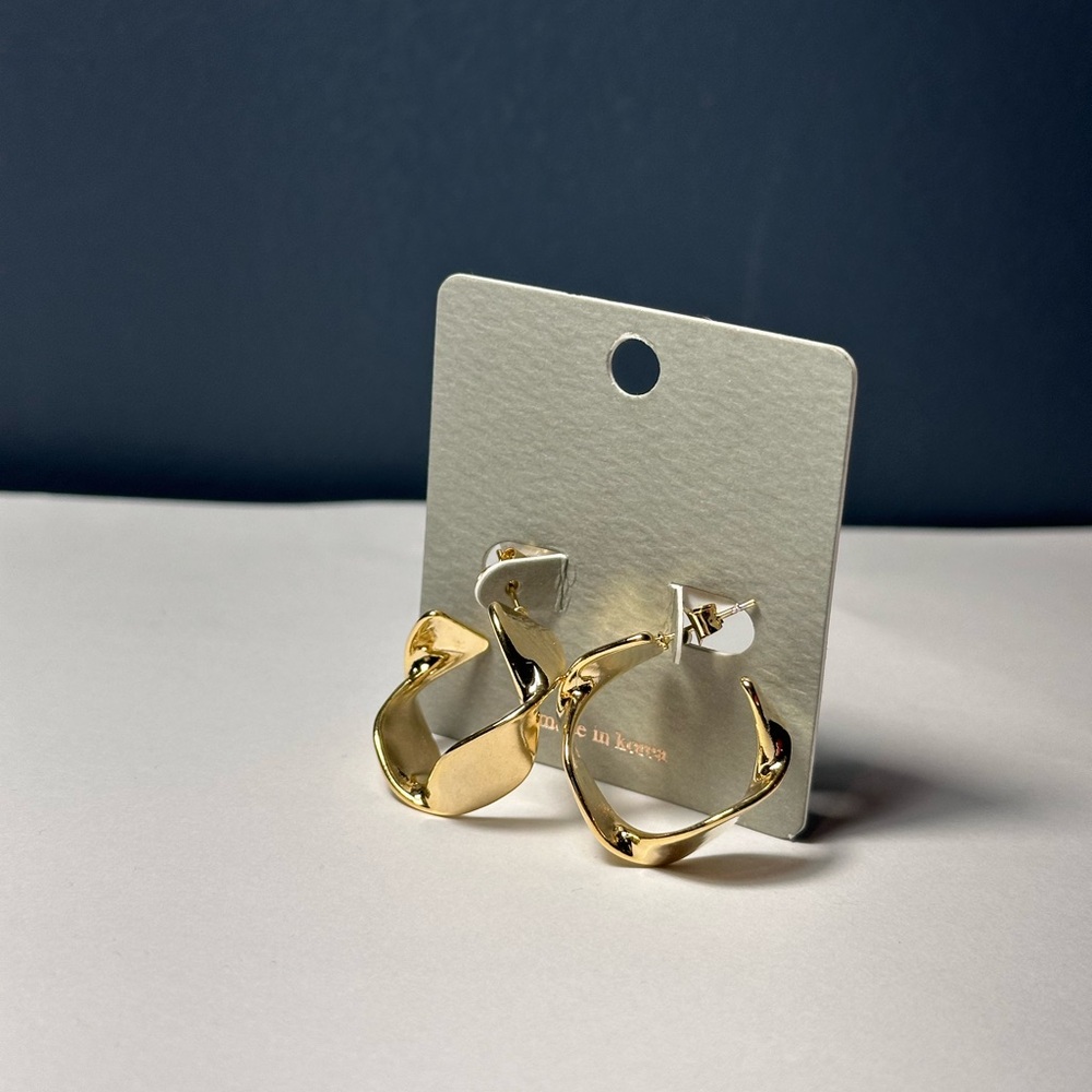 GOLDEN HOOP EARRINGS NEW